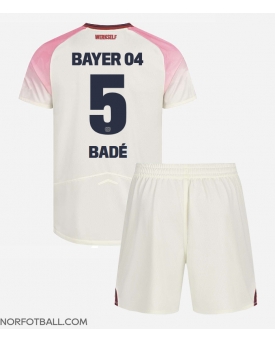 Billige Fotballdrakt Bayer Leverkusen Loic Bade #5 Replika Bortedraktsett Barn 2025-26 Kortermet (med bukser)